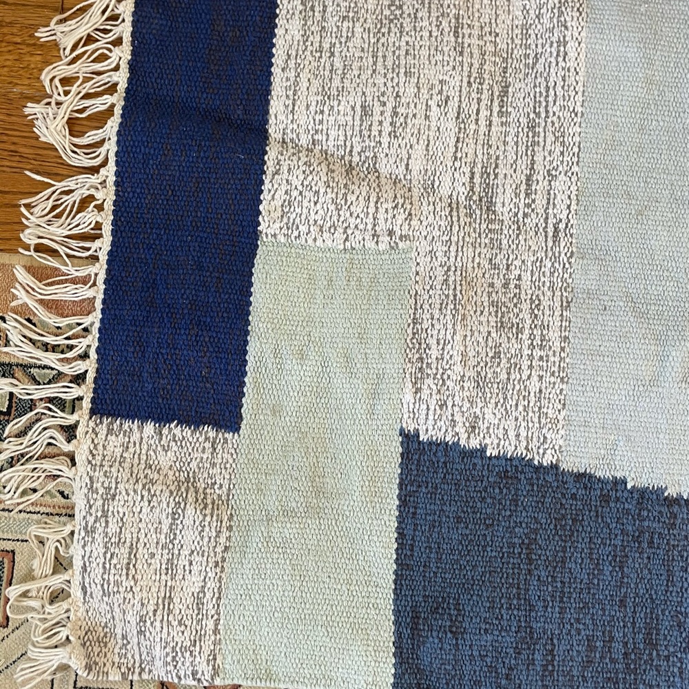 Project 62 // Woven Geometric Rug 2’x3’ - Picture 5 of 6